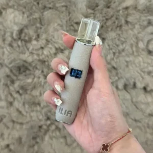 ILIA哩啞皮革主機-通用一代煙彈 -智能調節- 霧化功率大 - 銀河灰